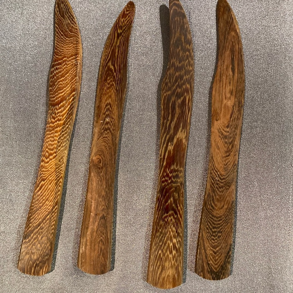 4 wooden spreaders